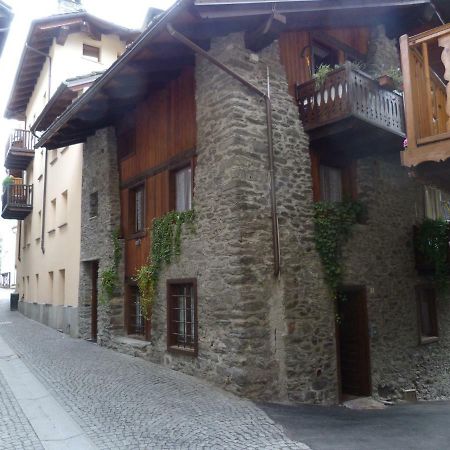Casa Vacanza In Centro A La Salle Bagian luar foto