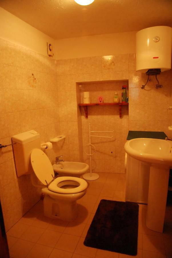 Casa Vacanza In Centro A La Salle Bagian luar foto