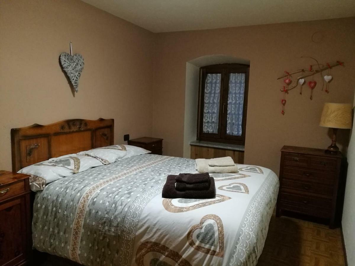 Casa Vacanza In Centro A La Salle Bagian luar foto