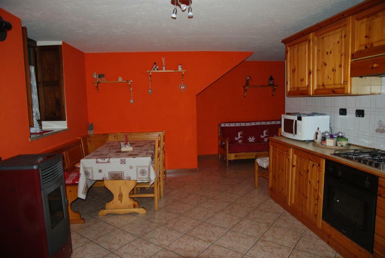 Casa Vacanza In Centro A La Salle Bagian luar foto