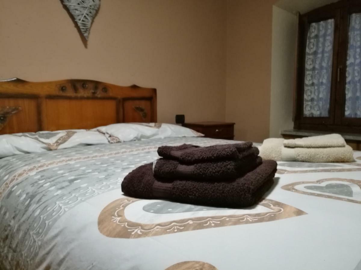 Casa Vacanza In Centro A La Salle Bagian luar foto