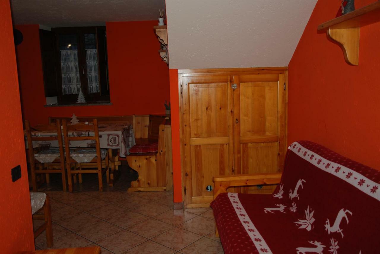 Casa Vacanza In Centro A La Salle Bagian luar foto
